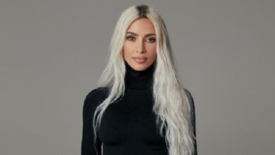 Kim Kardashian Bawa Tim Makeup sesudah itu Stylist untuk Foto SIM