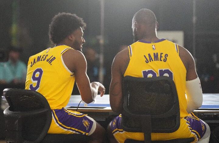 LeBron James dan juga Bronny James Torehkan Sejarah, Jadi Ayah – Anak Pertama yang digunakan Bermain Bersama di dalam Arena NBA