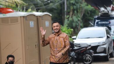 3 Gaya Giring Ganesha Dipanggil Prabowo, Menunjukkan Resmi dengan Batik
