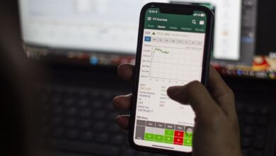 IHSG ditutup melemah pada berada di ‘wait and see’ data-data kegiatan dunia usaha Amerika Serikat