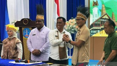 Menparekraf tandatangani prasasti Rhepang Muaif kampung wisata terbaik