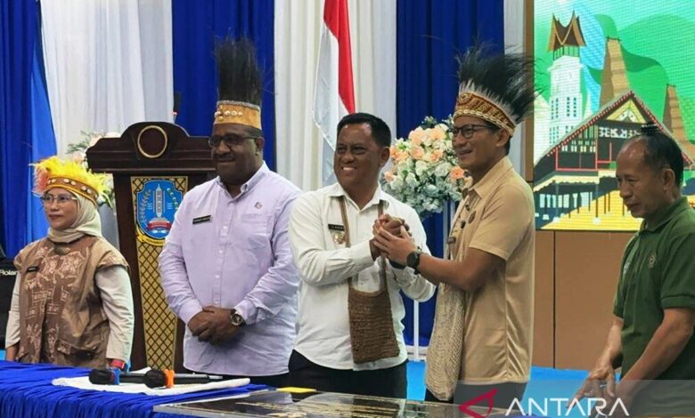 Menparekraf tandatangani prasasti Rhepang Muaif kampung wisata terbaik