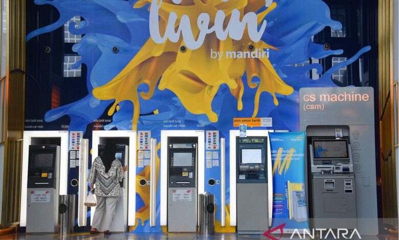 Cara tarik tunai tanpa kartu fisik di dalam ATM Bank Mandiri
