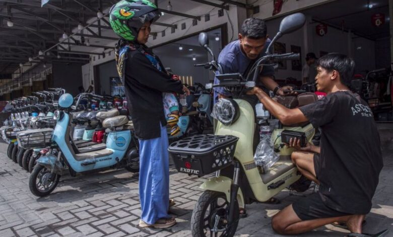 Berapa besaran pajak kendaraan beroda dua motor listrik?