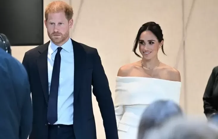Diisukan Cerai dengan Meghan Markle, Pangeran Harry Sering Menyendiri pada Kafe