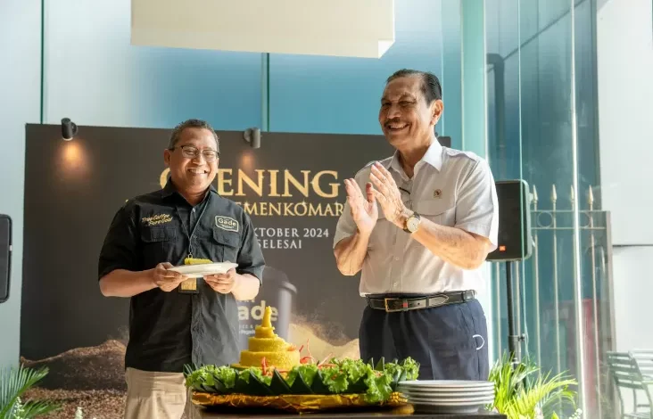 Diresmikan Menko Luhut, Gerai The Gade Coffee and Gold Hadir pada Kemenkomarves