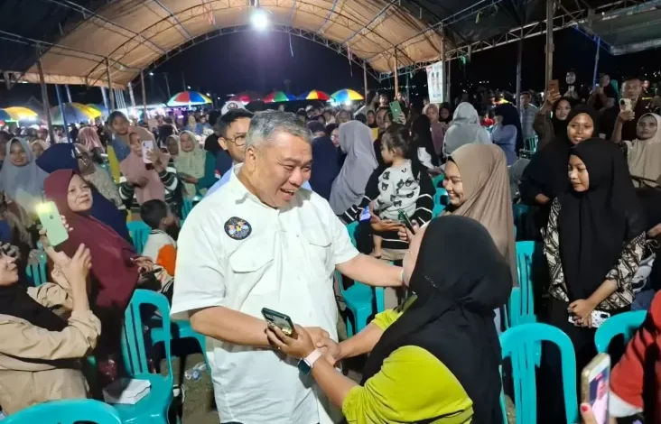 Hadiri Kampanye Dialogis, Cagub Sulteng Ahmad Ali Jadi Rebutan Warga di tempat area Huntap Petobo