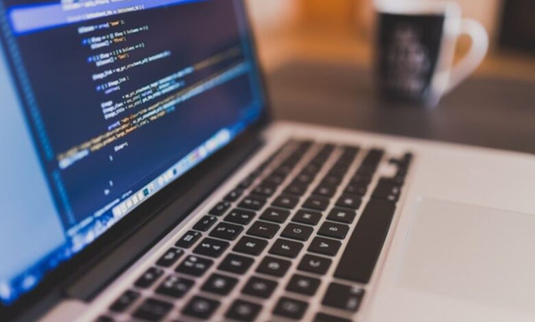 Ingin jadi programmer IT? Segini standar upah yang yang dimaksud akan didapatkan