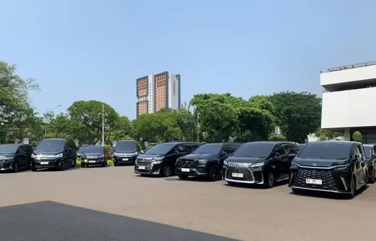 Menteri-menteri Tiba pada Istana, Hadiri Undangan Makan Siang Bersama Jokowi