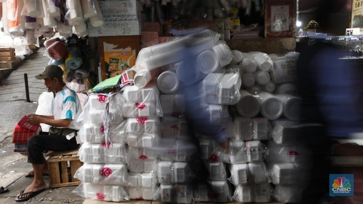 Warga RI Juara 1 Konsumsi Mikroplastik, Bagaimana Cara Kuranginya?
