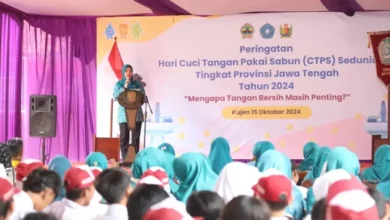 Pj Ketua TP PKK Jateng Peringati Hari CTPS Bersama Berbagai Anak SD di area area Pekalongan