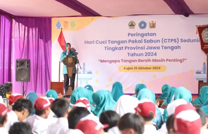 Pj Ketua TP PKK Jateng Peringati Hari CTPS Bersama Berbagai Anak SD di area area Pekalongan