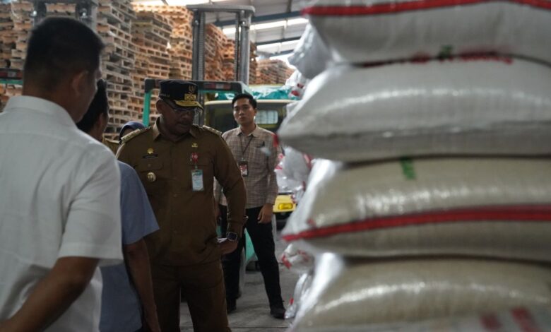 Distributor ke Babel menambah pasokan bawang puth 17 ton