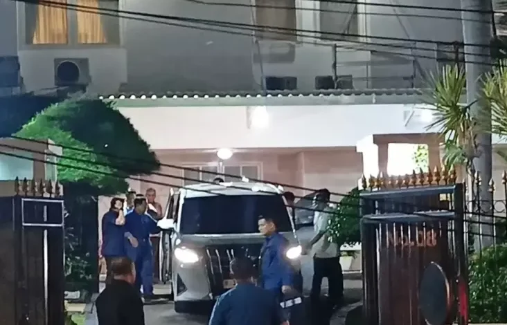 Prabowo Keluar dari Rumdin Widya Chandra di dalam tempat Tengah Kabar Pertemuan dengan Megawati