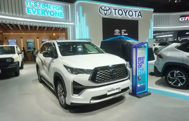 Toyota Siap Luncurkan Mobil Hybrid Bertenaga Solar kemudian Gas
